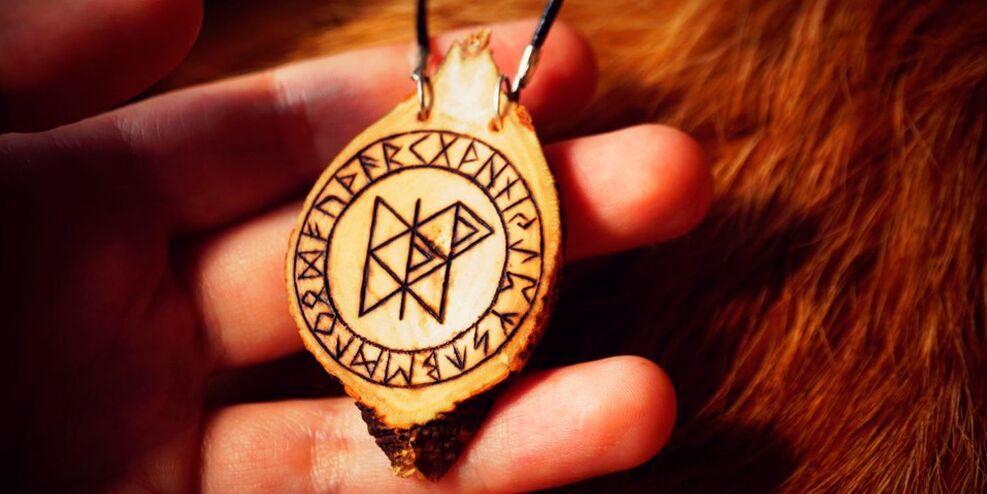 forte amulette runique pour la bonne chance